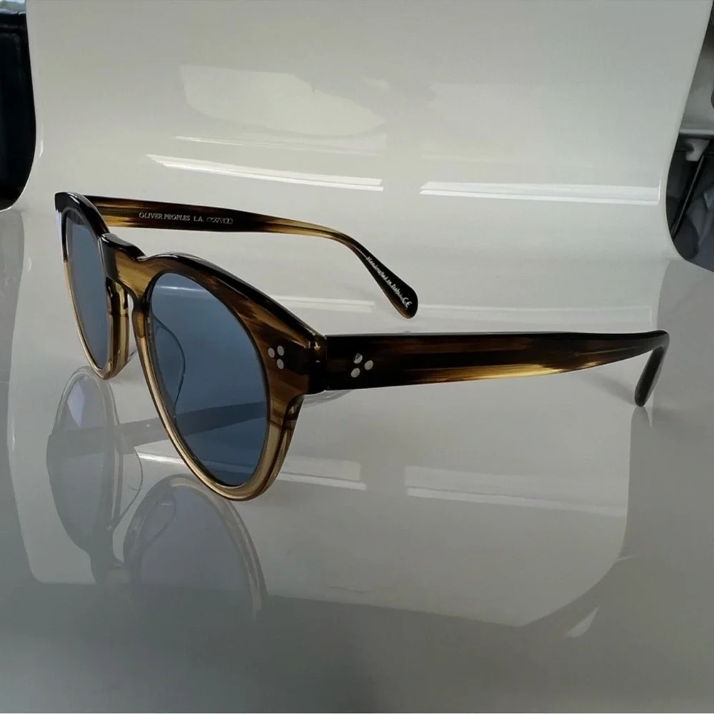 Oliver People's Lewen Sunglasses.
Zero Scratches - Picture 6 of 6